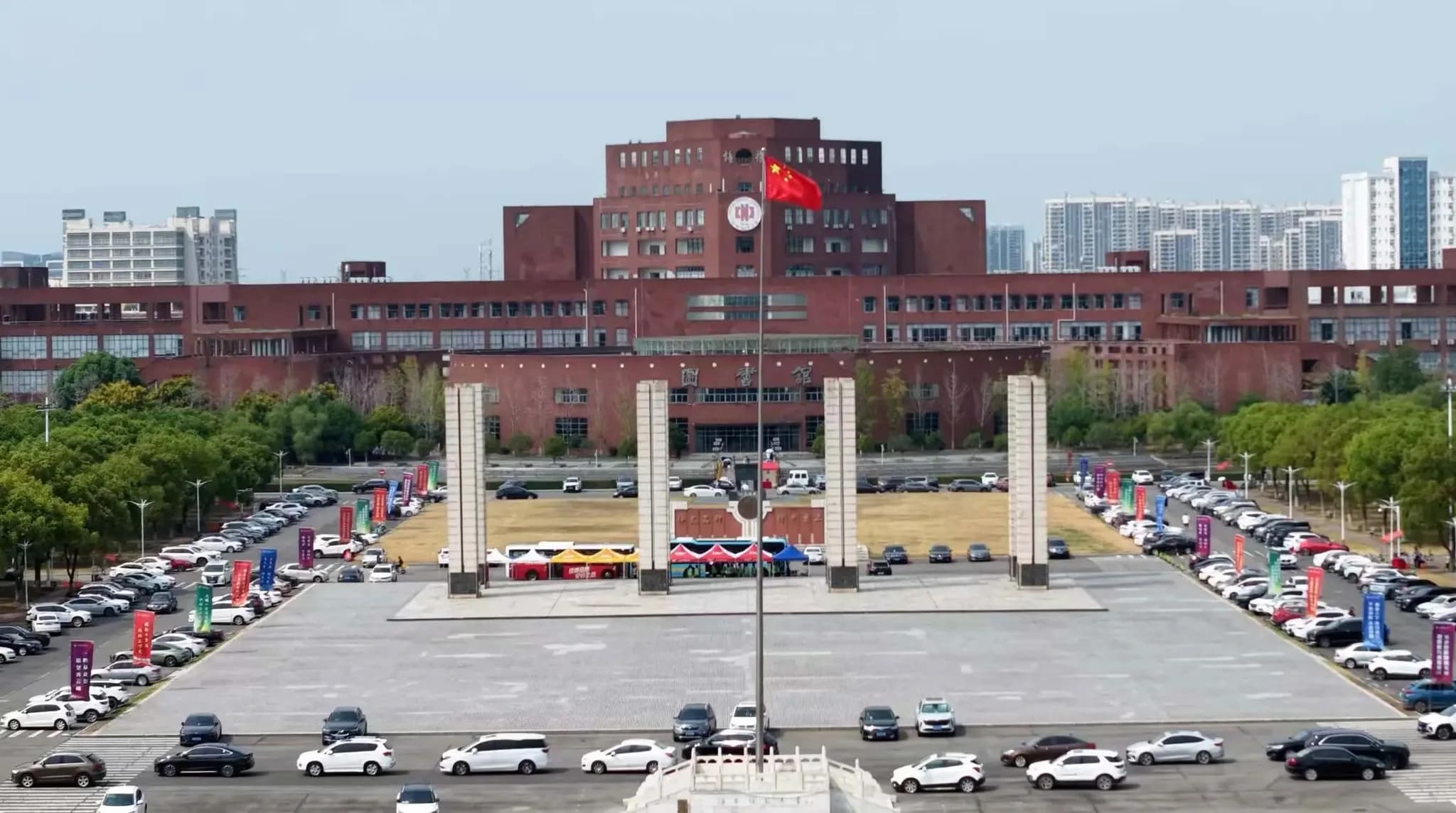 江西师范大学瑶湖校区校园建筑与广场